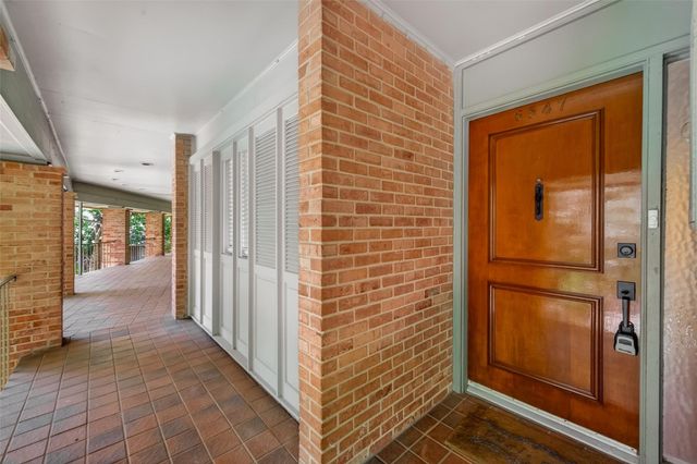 6547 Bayou Glen Road, Houston, TX 77057