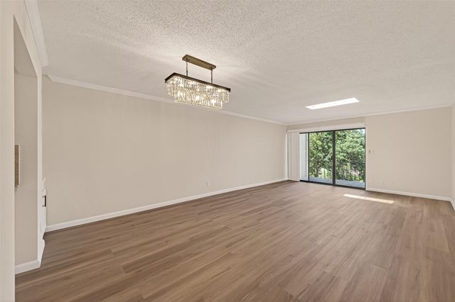 6547 Bayou Glen Road, Houston, TX 77057