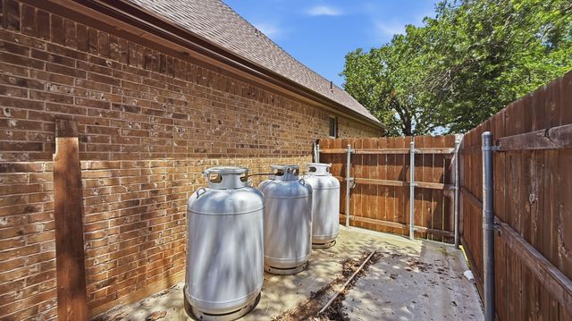9709 Bellechase Road, Granbury, TX 76049
