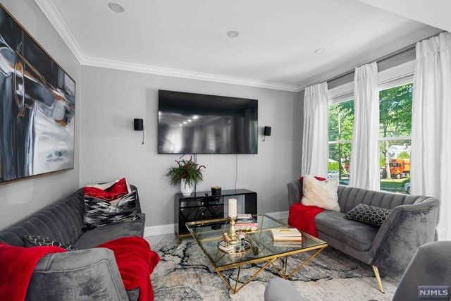 542 Kenwood Place, Teaneck, NJ 07666