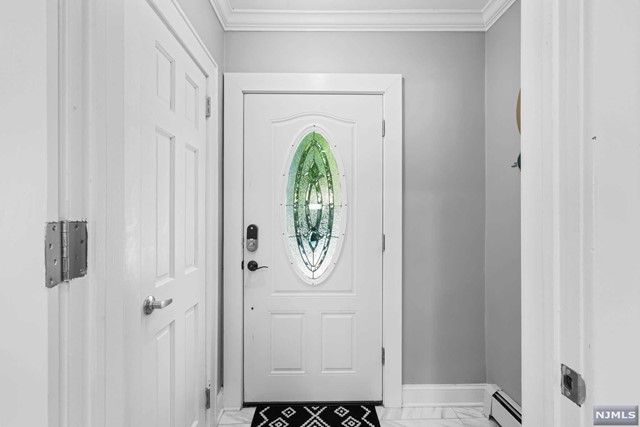 542 Kenwood Place, Teaneck, NJ 07666