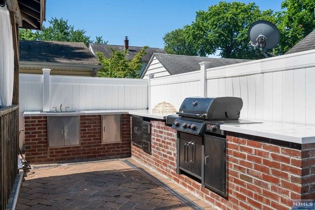 542 Kenwood Place, Teaneck, NJ 07666
