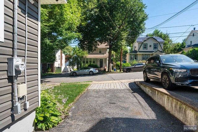 542 Kenwood Place, Teaneck, NJ 07666