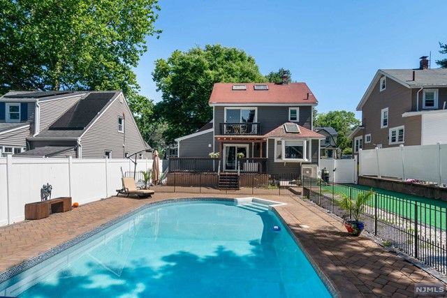 542 Kenwood Place, Teaneck, NJ 07666