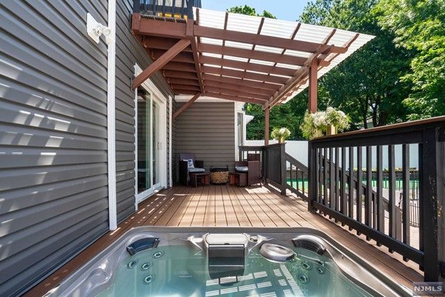 542 Kenwood Place, Teaneck, NJ 07666