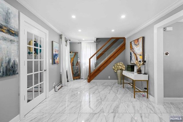 542 Kenwood Place, Teaneck, NJ 07666