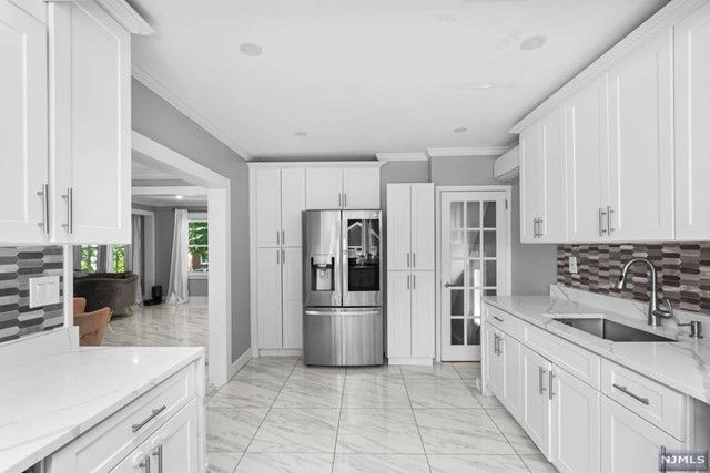 542 Kenwood Place, Teaneck, NJ 07666