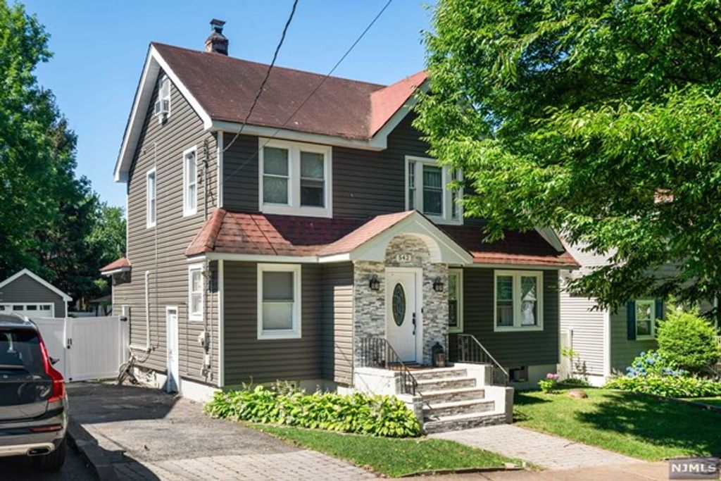 542 Kenwood Place, Teaneck, NJ 07666