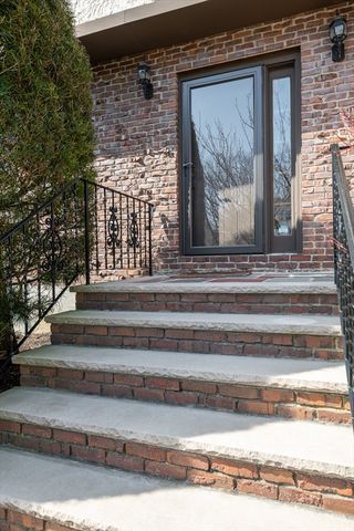 31 Tamarock Ter, Stoneham, MA 02180