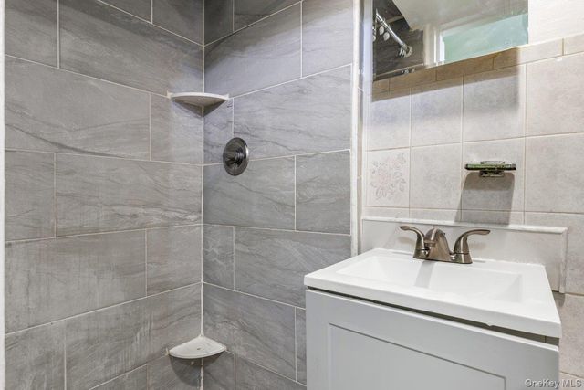 3241 Colden Avenue, Bronx, NY 10469