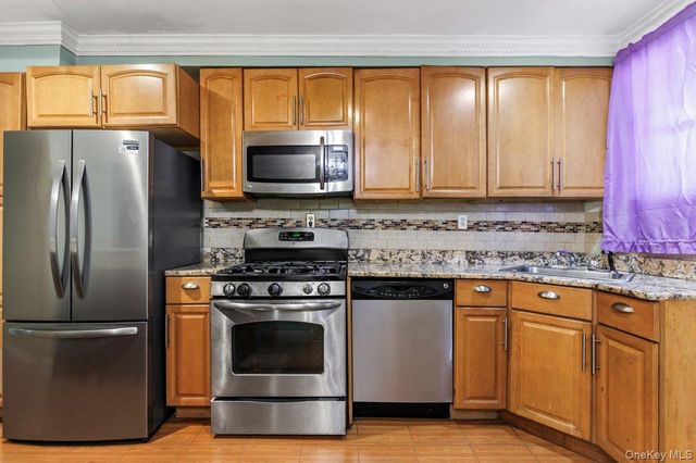 3241 Colden Avenue, Bronx, NY 10469