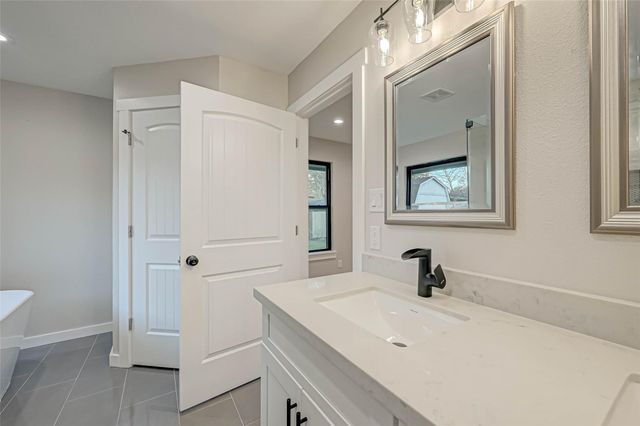 2111 Nina Lee Lane, Houston, TX 77018