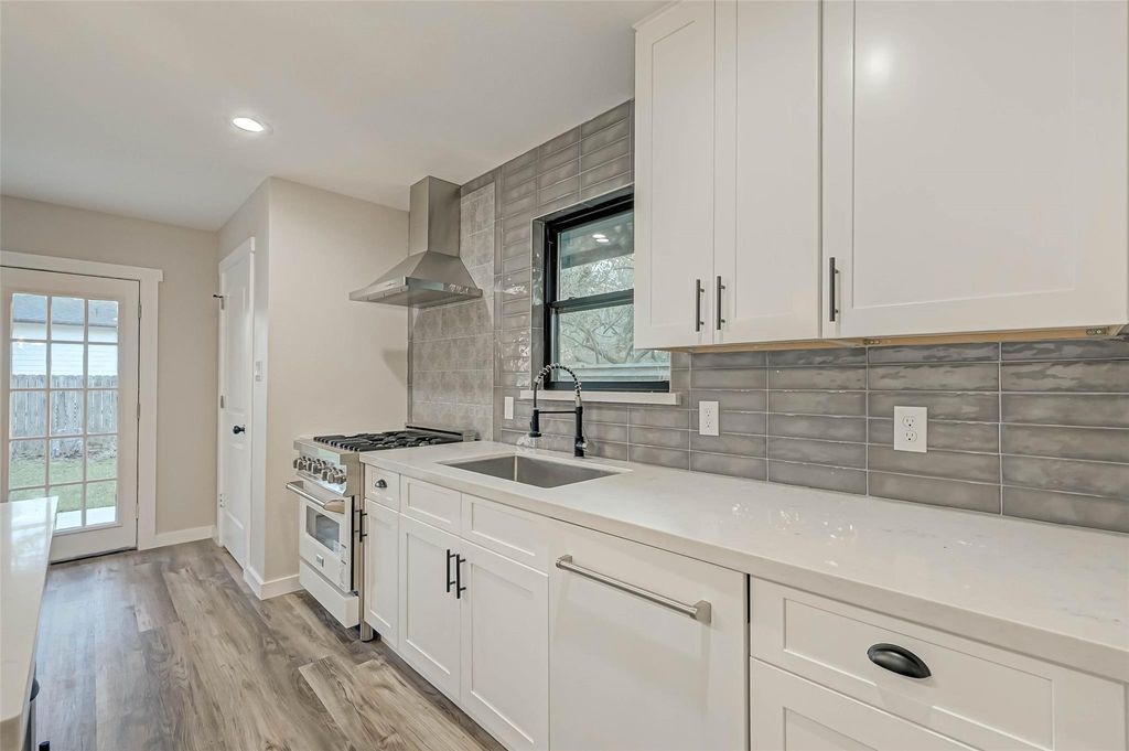 2111 Nina Lee Lane, Houston, TX 77018