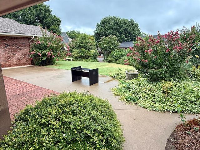 321 Red Fork, Clinton, OK 73601