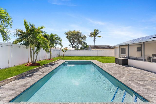 9750 Alaska Circle, Boca Raton, FL 33434