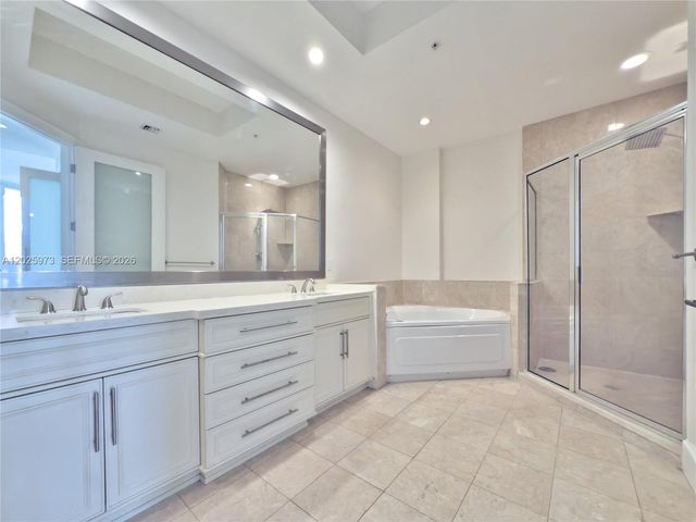 848 Brickell Key Dr 306, Miami, FL 33131
