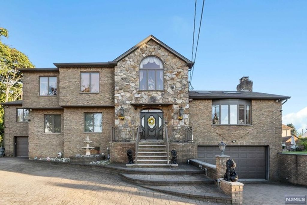 512 Van Bussum Avenue, Garfield, NJ 07026