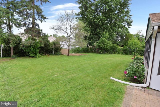 36 HILTON RD, Mount Holly, NJ 08060