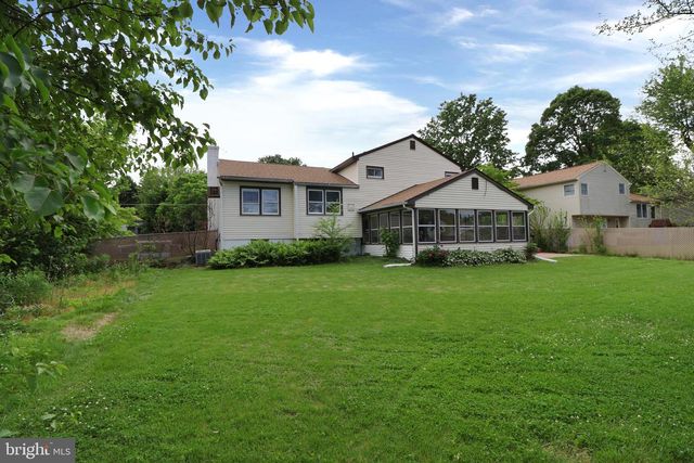 36 HILTON RD, Mount Holly, NJ 08060