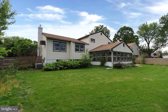 36 HILTON RD, Mount Holly, NJ 08060