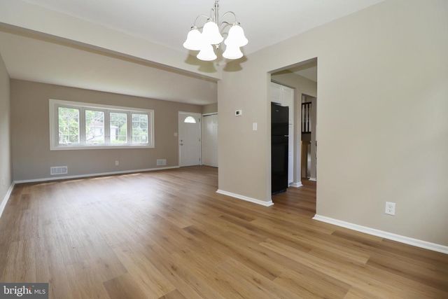 36 HILTON RD, Mount Holly, NJ 08060