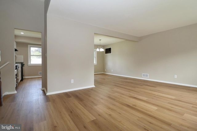 36 HILTON RD, Mount Holly, NJ 08060
