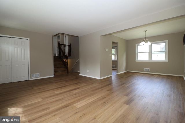 36 HILTON RD, Mount Holly, NJ 08060