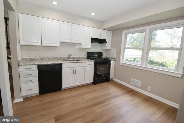 36 HILTON RD, Mount Holly, NJ 08060