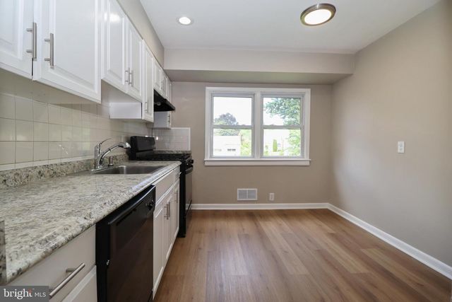 36 HILTON RD, Mount Holly, NJ 08060
