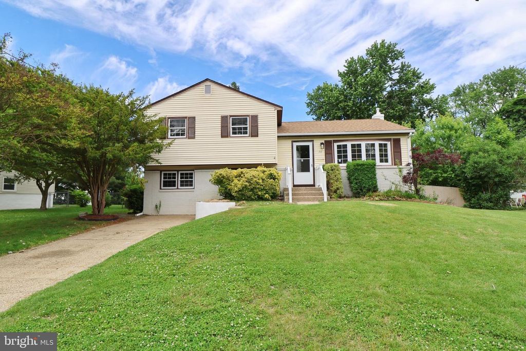 36 HILTON RD, Mount Holly, NJ 08060