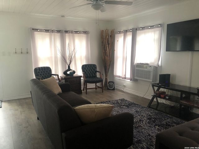 2427 W SOUTHCROSS REAR, San Antonio, TX 78211