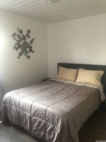 2427 W SOUTHCROSS REAR, San Antonio, TX 78211