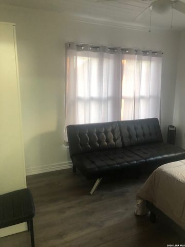2427 W SOUTHCROSS REAR, San Antonio, TX 78211