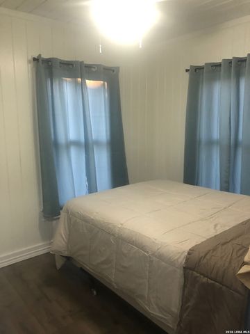 2427 W SOUTHCROSS REAR, San Antonio, TX 78211