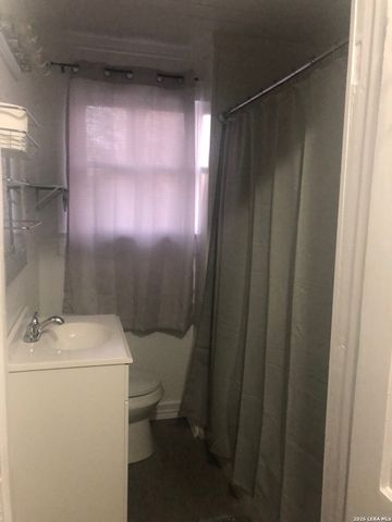 2427 W SOUTHCROSS REAR, San Antonio, TX 78211
