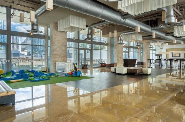 690 SW 1st Ct 1219, Miami, FL 33130