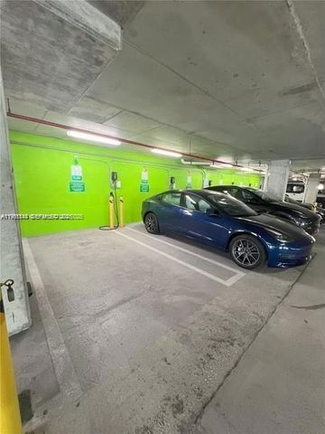 690 SW 1st Ct 1219, Miami, FL 33130