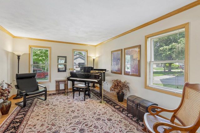 210 Fairbrook Drive, Waunakee, WI 53597