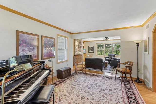 210 Fairbrook Drive, Waunakee, WI 53597