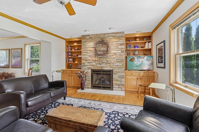 210 Fairbrook Drive, Waunakee, WI 53597