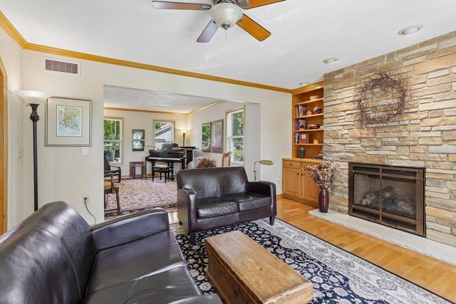 210 Fairbrook Drive, Waunakee, WI 53597
