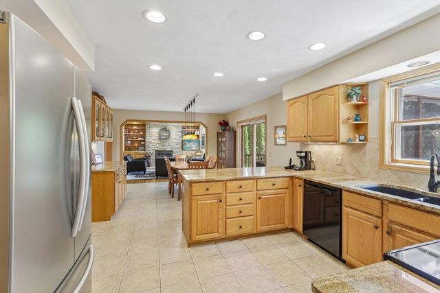 210 Fairbrook Drive, Waunakee, WI 53597