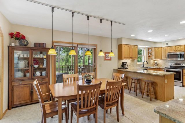 210 Fairbrook Drive, Waunakee, WI 53597