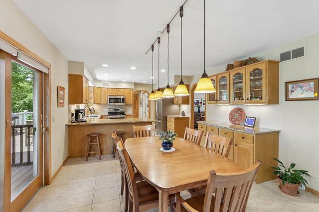 210 Fairbrook Drive, Waunakee, WI 53597