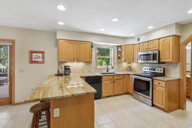 210 Fairbrook Drive, Waunakee, WI 53597