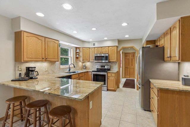 210 Fairbrook Drive, Waunakee, WI 53597