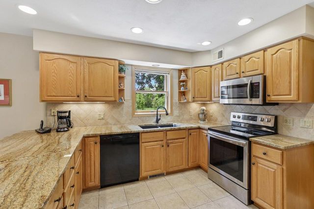 210 Fairbrook Drive, Waunakee, WI 53597