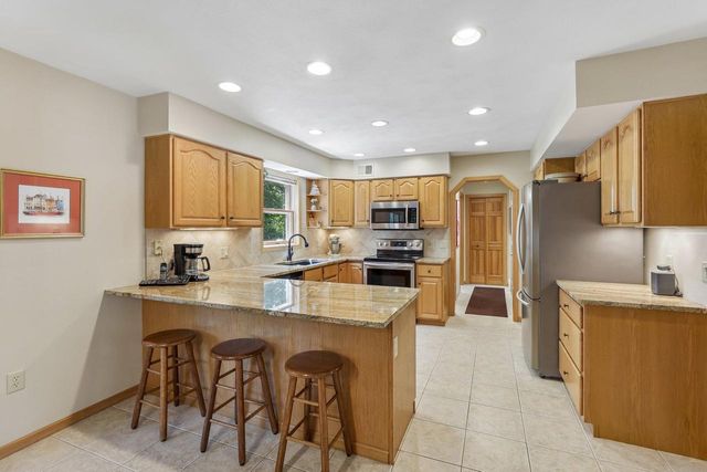 210 Fairbrook Drive, Waunakee, WI 53597