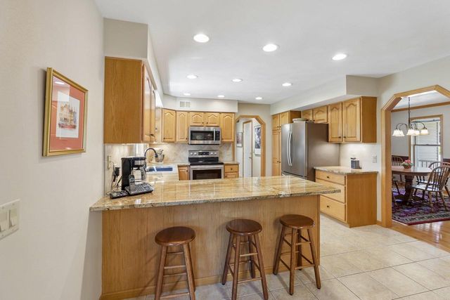 210 Fairbrook Drive, Waunakee, WI 53597