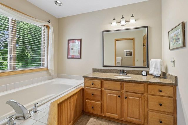 210 Fairbrook Drive, Waunakee, WI 53597